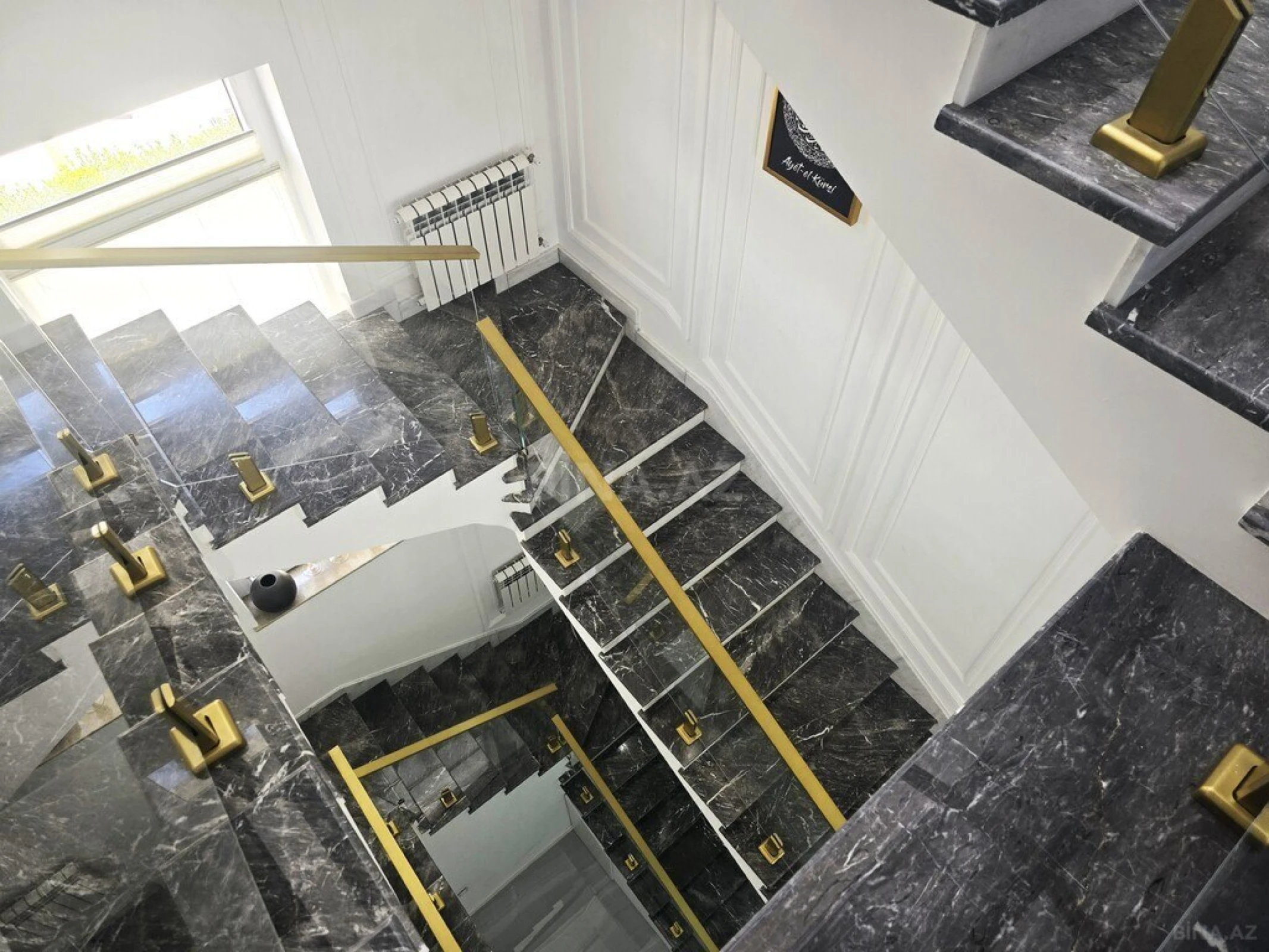 Satılır 6 otaqlı həyət evi 600 m²