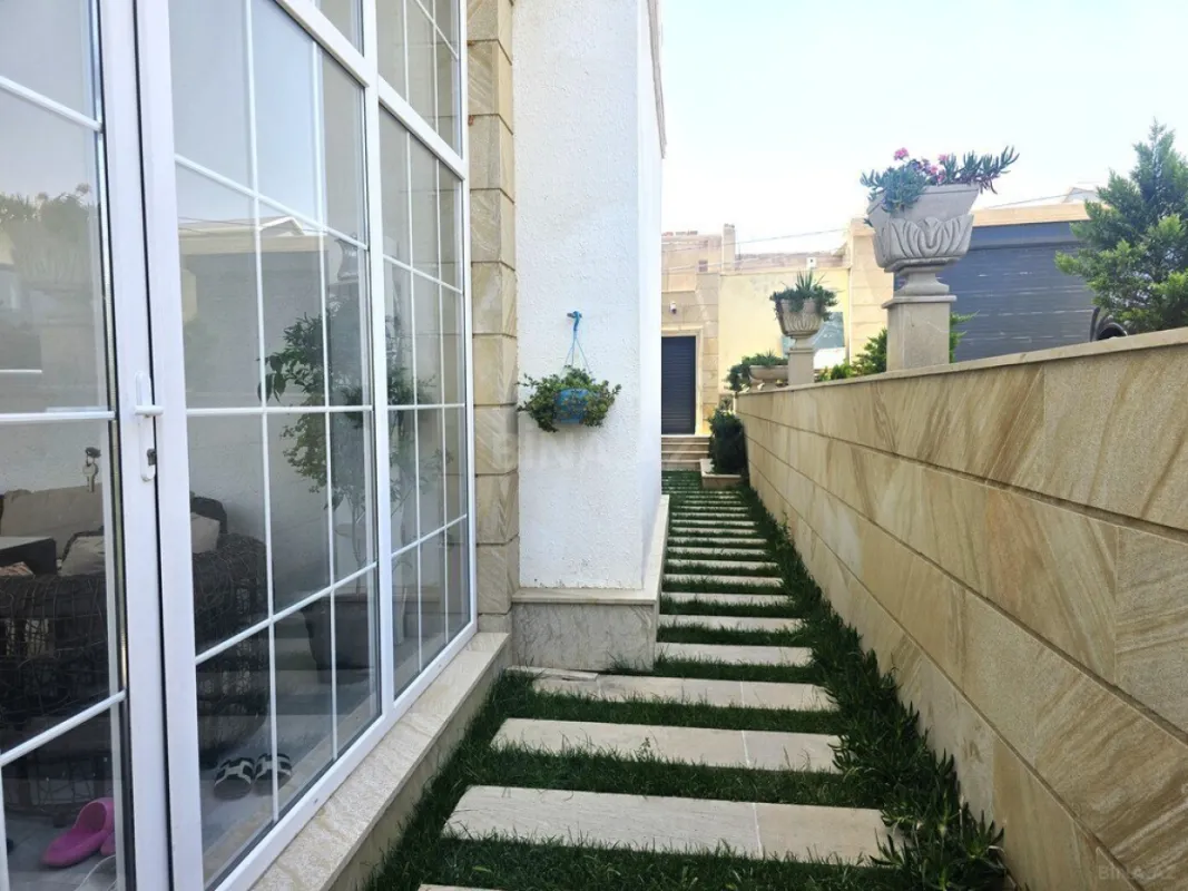 Satılır 6 otaqlı həyət evi 600 m²