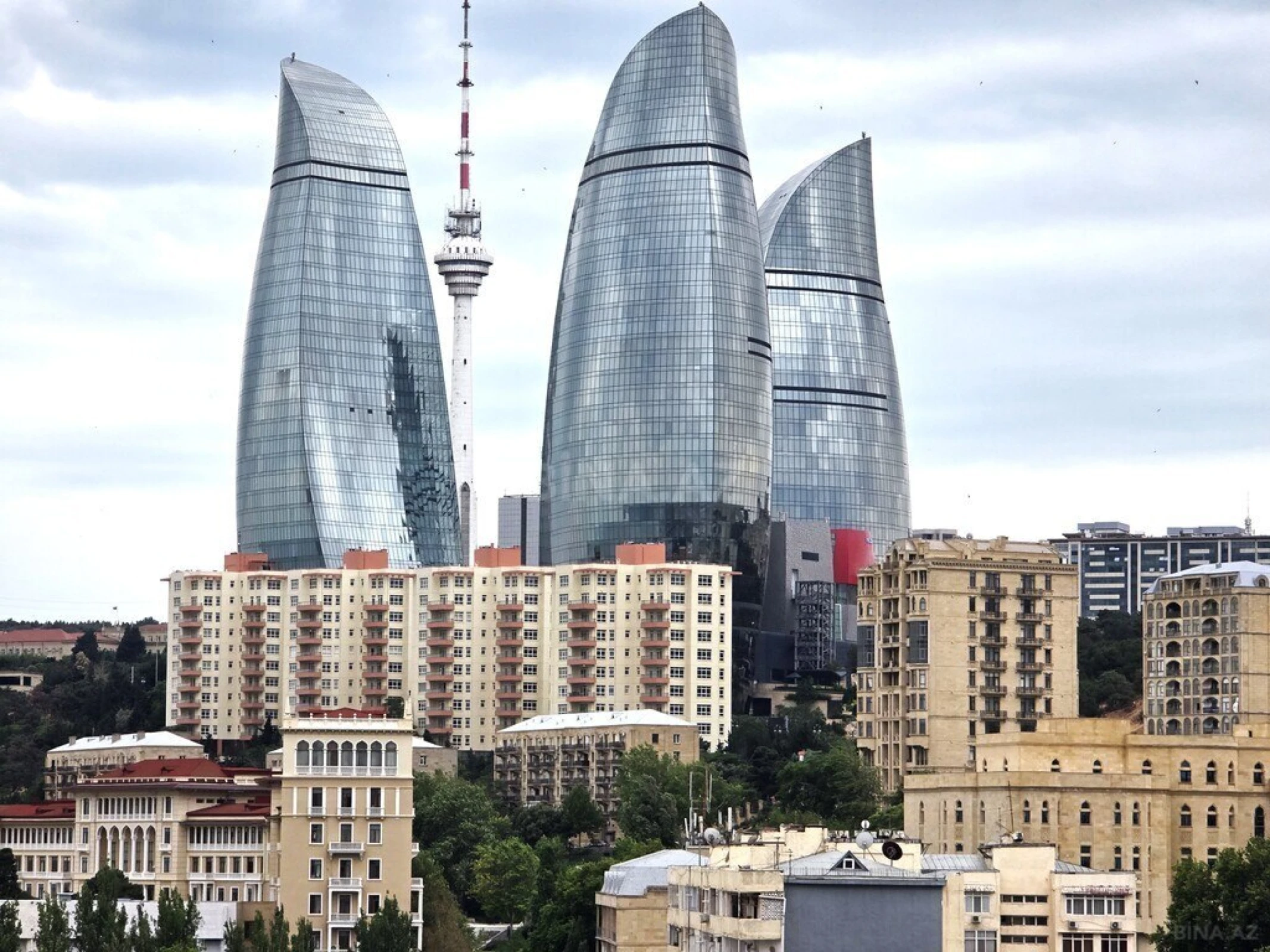 Satılır 5 otaqlı mənzil 252 m²