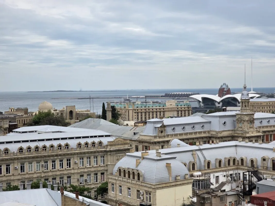 Satılır 5 otaqlı mənzil 252 m²