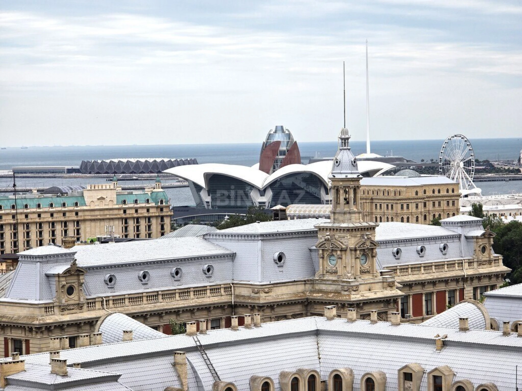 Satılır 5 otaqlı mənzil 252 m²