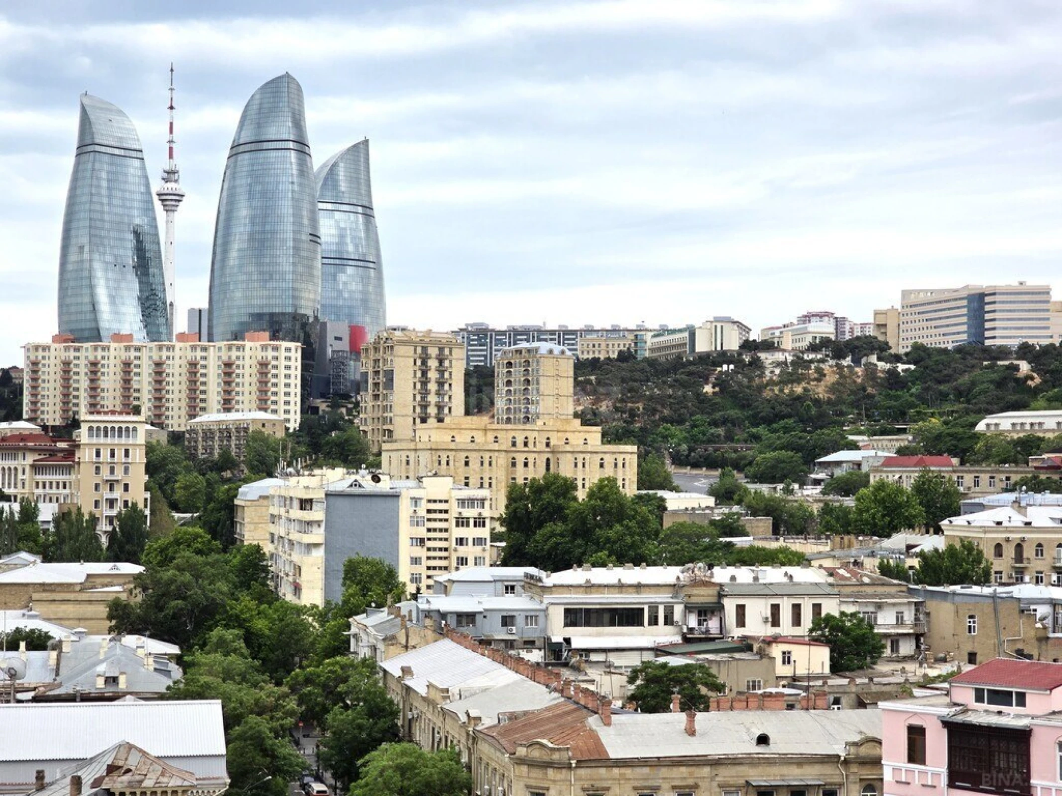 Satılır 5 otaqlı mənzil 252 m²