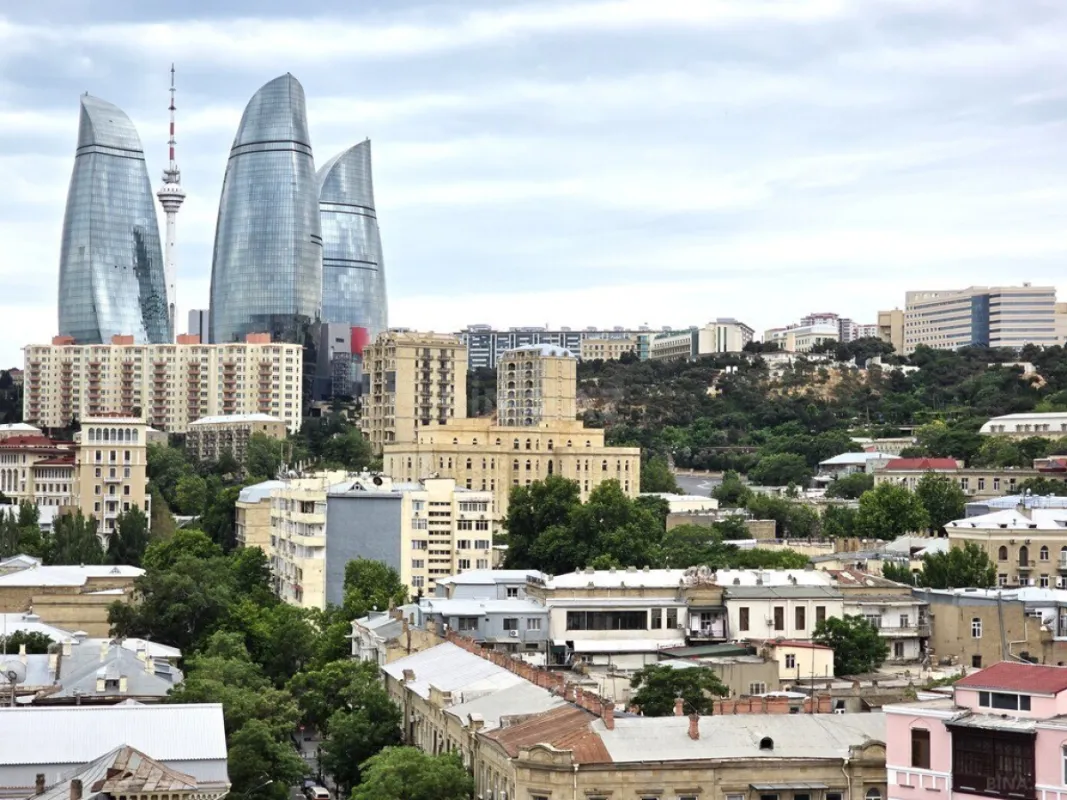 Satılır 5 otaqlı mənzil 252 m²