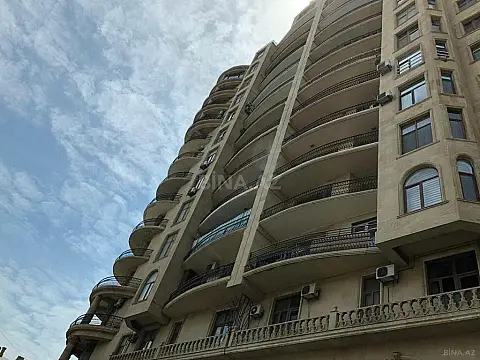 Satılır 5 otaqlı mənzil 252 m²
