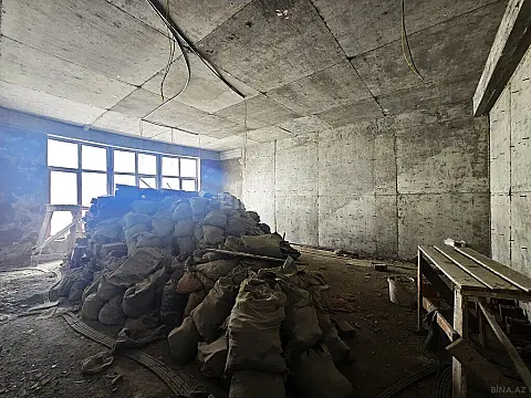 Satılır 5 otaqlı mənzil 252 m²