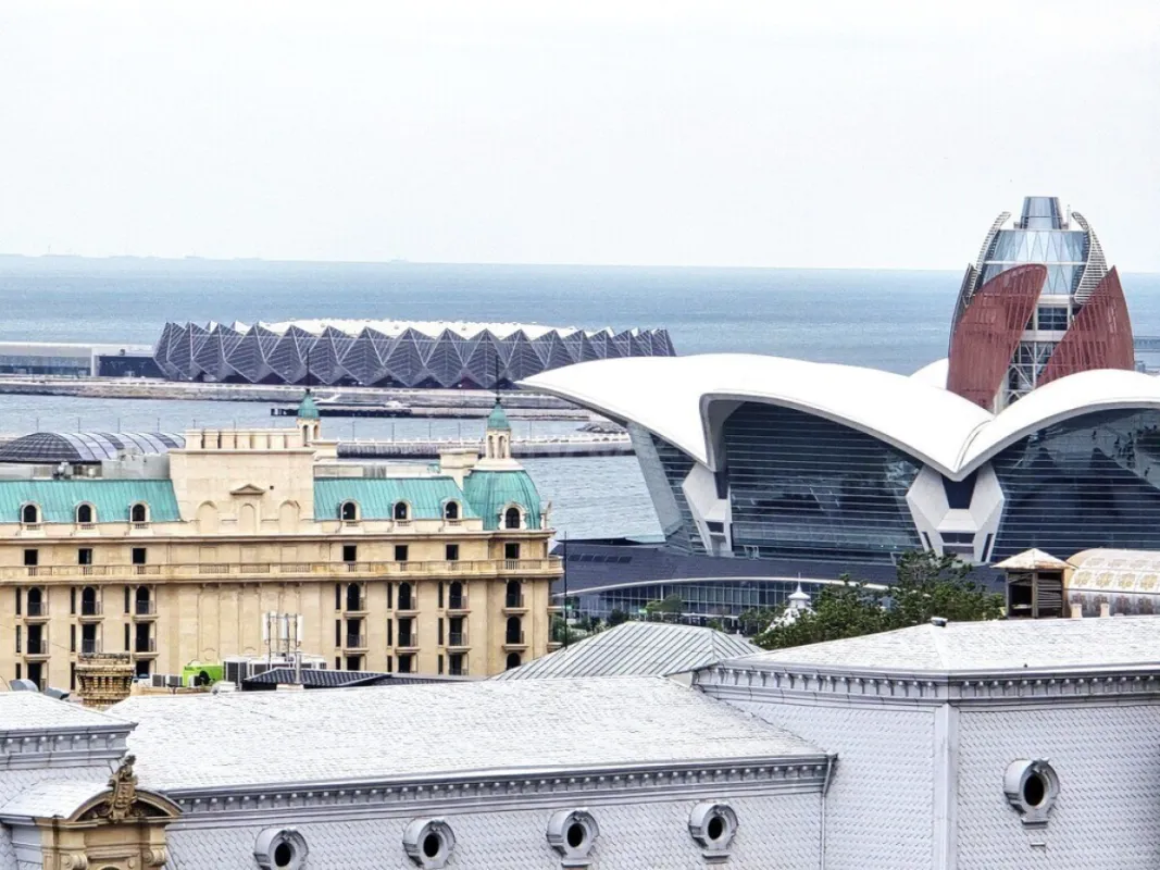 Satılır 5 otaqlı mənzil 252 m²