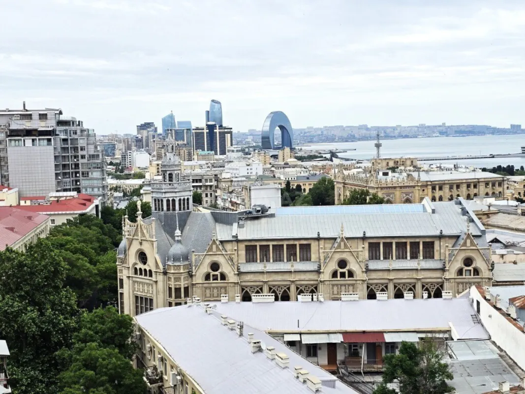 Satılır 5 otaqlı mənzil 252 m²