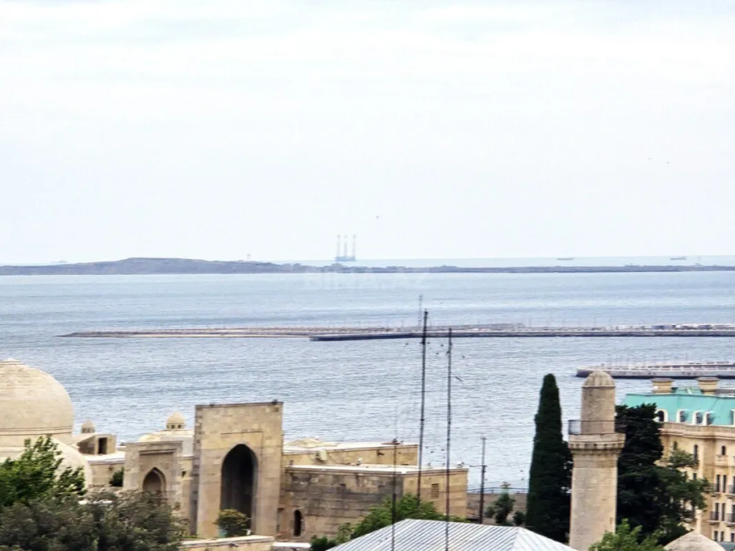 Satılır 5 otaqlı mənzil 252 m²