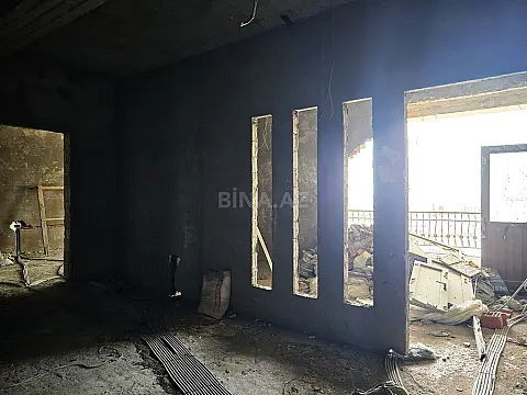 Satılır 5 otaqlı mənzil 252 m²