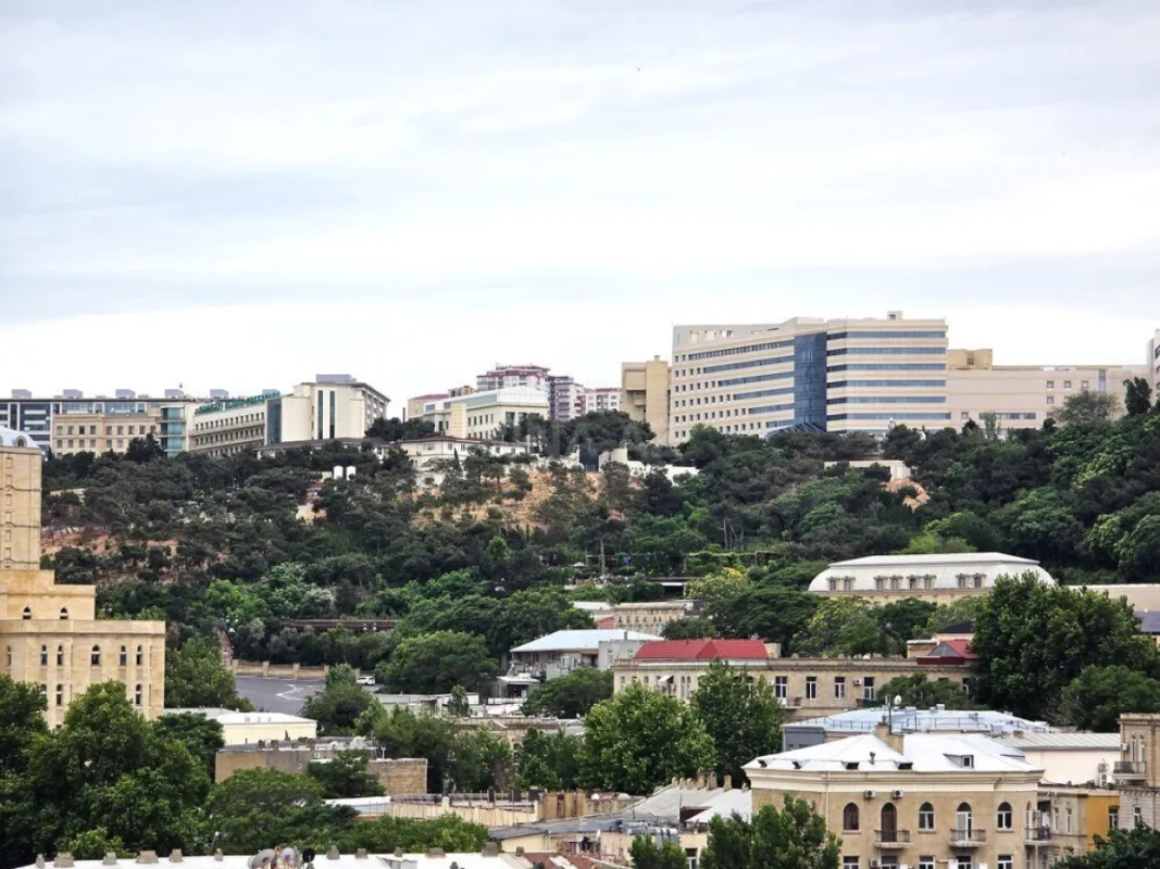 Satılır 5 otaqlı mənzil 252 m²