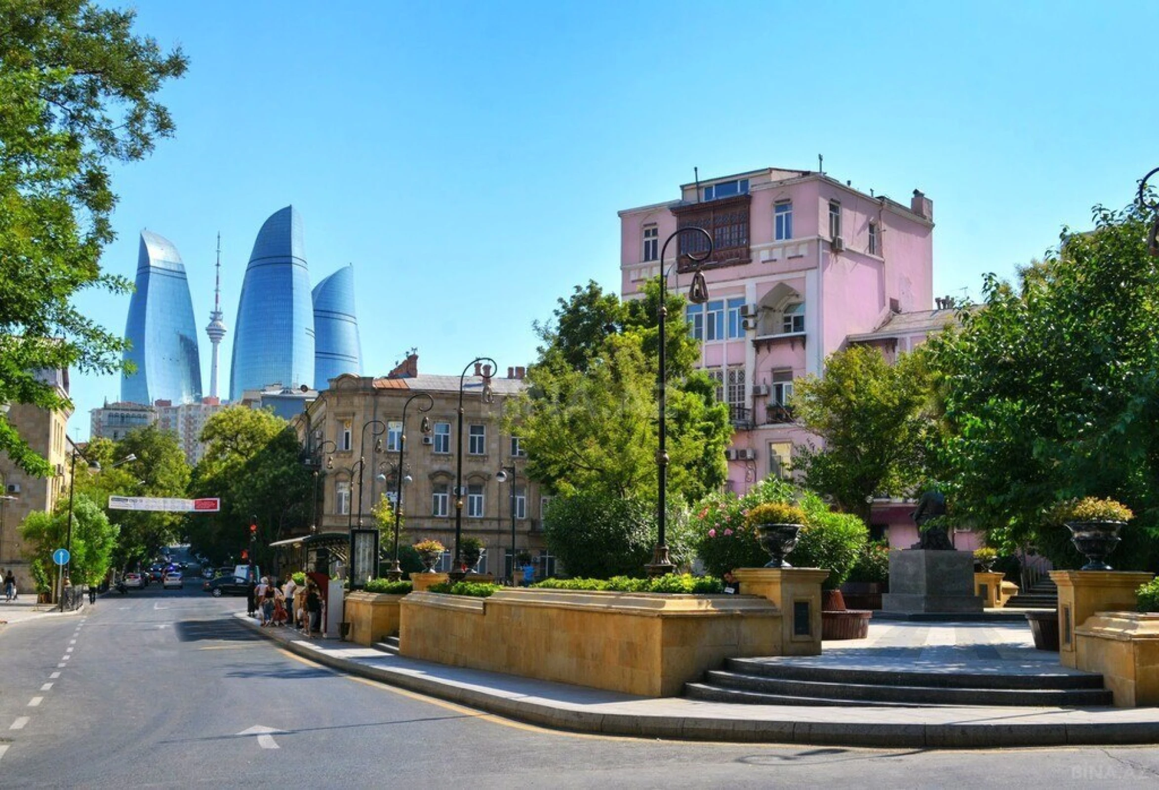 Satılır 5 otaqlı mənzil 252 m²