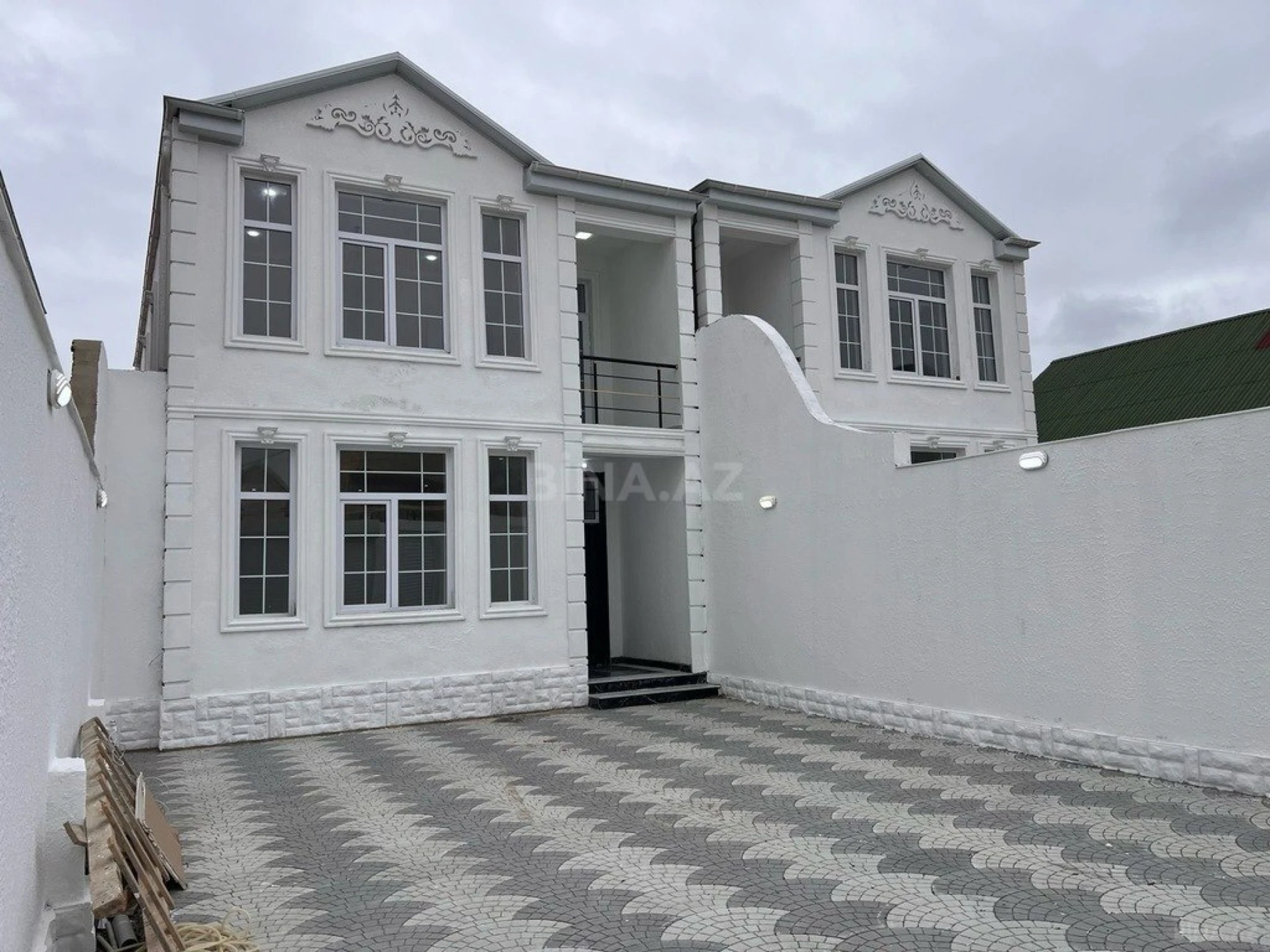 Satılır 4 otaqlı həyət evi 180 m²