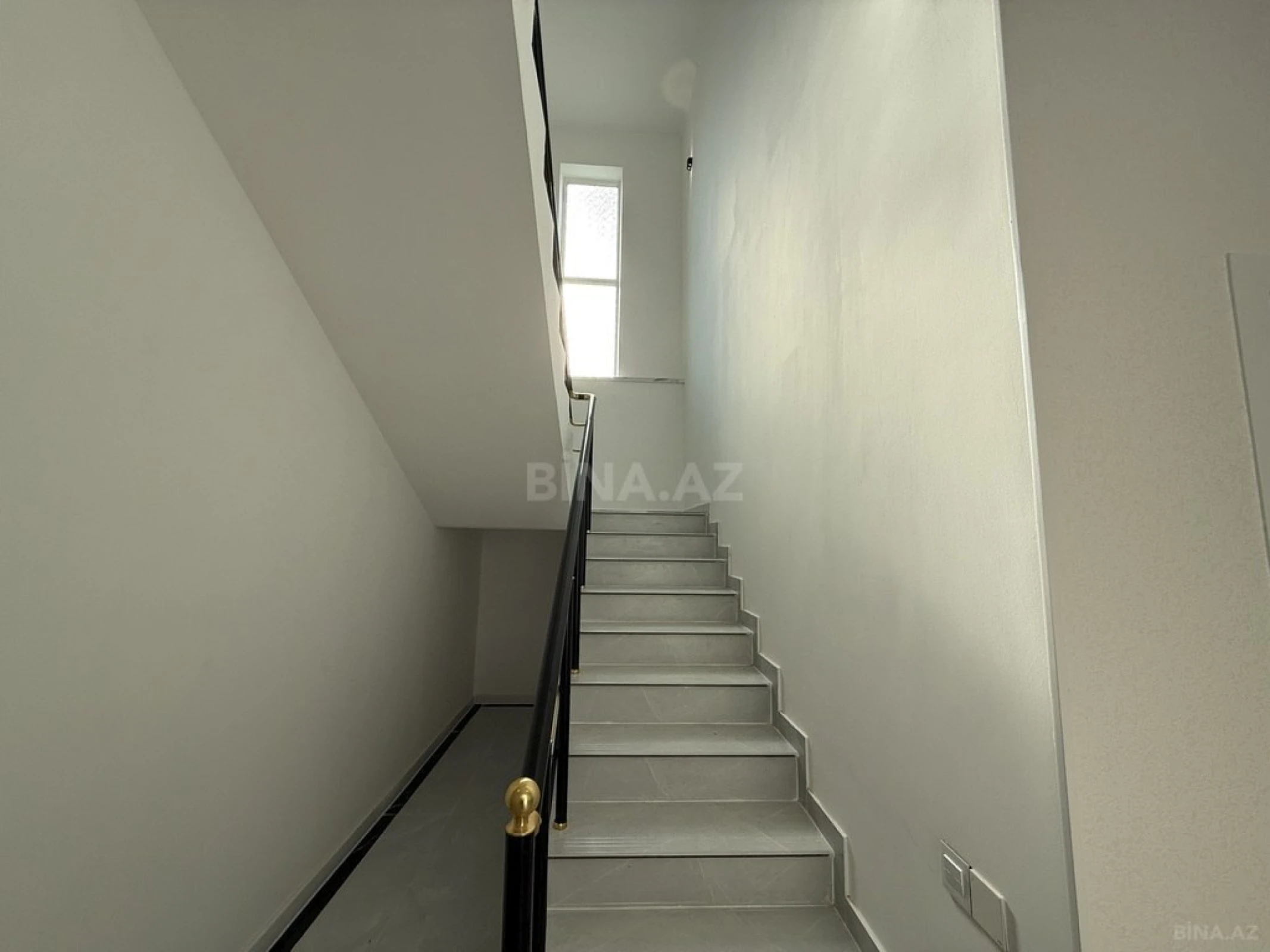 Satılır 4 otaqlı həyət evi 180 m²