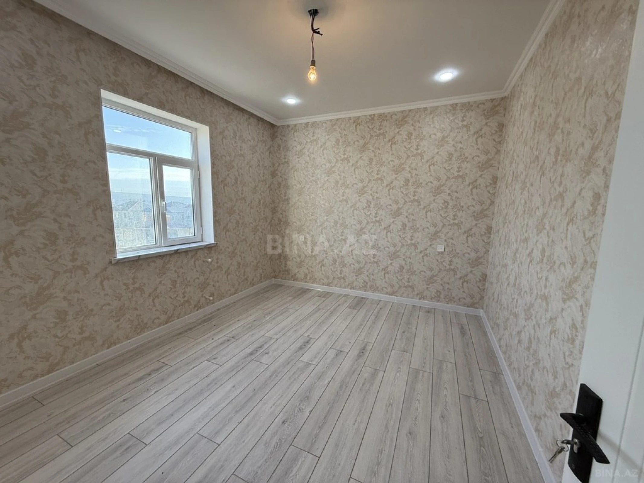 Satılır 4 otaqlı həyət evi 180 m²