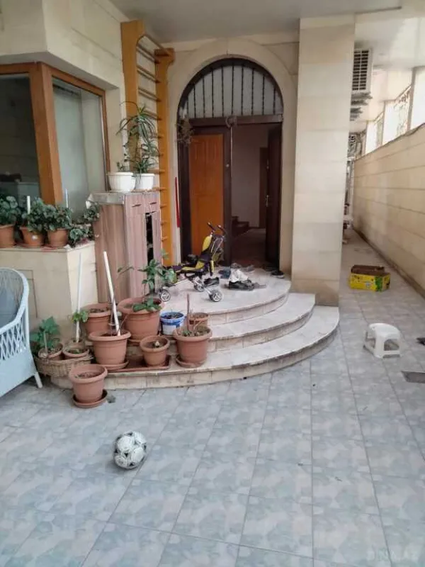 Satılır 5 otaqlı həyət evi 240 m²