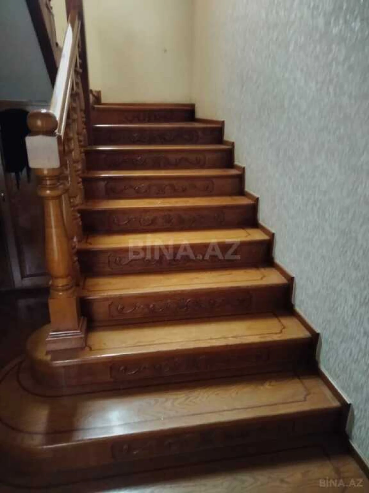 Satılır 5 otaqlı həyət evi 240 m²