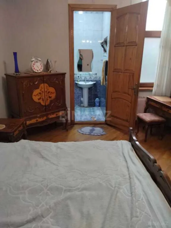 Satılır 5 otaqlı həyət evi 240 m²