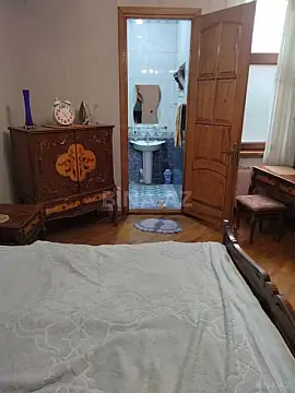 Satılır 5 otaqlı həyət evi 240 m²