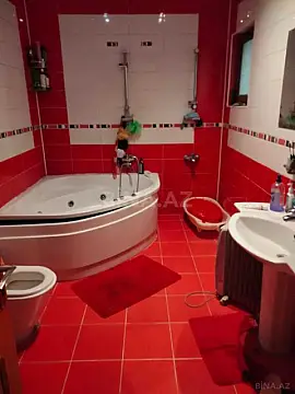 Satılır 5 otaqlı həyət evi 240 m²