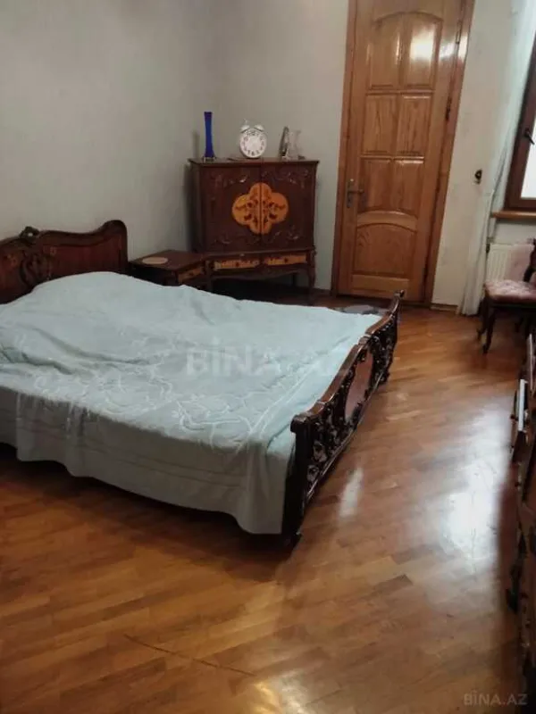 Satılır 5 otaqlı həyət evi 240 m²