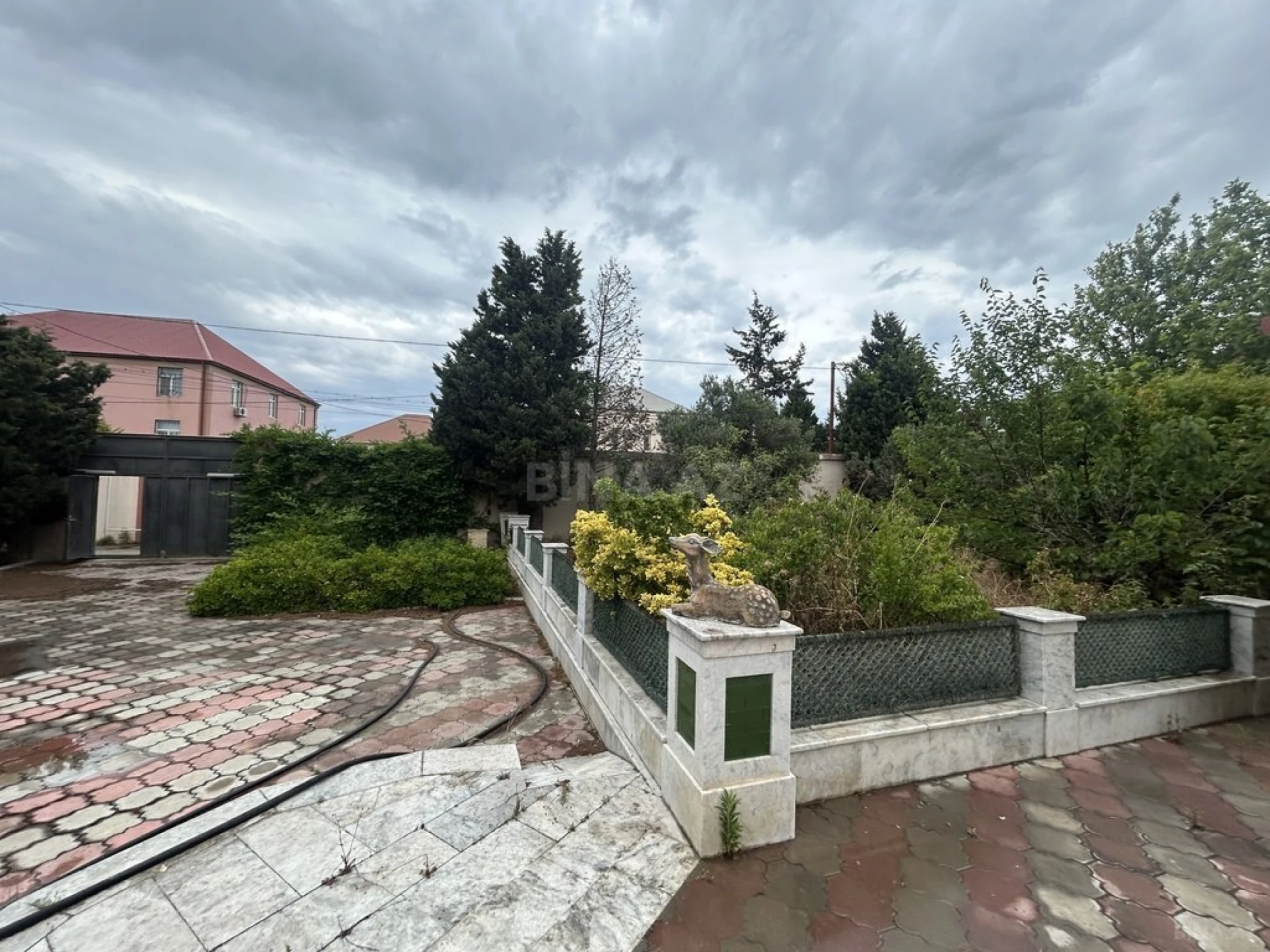 Satılır 6 otaqlı həyət evi 220 m²