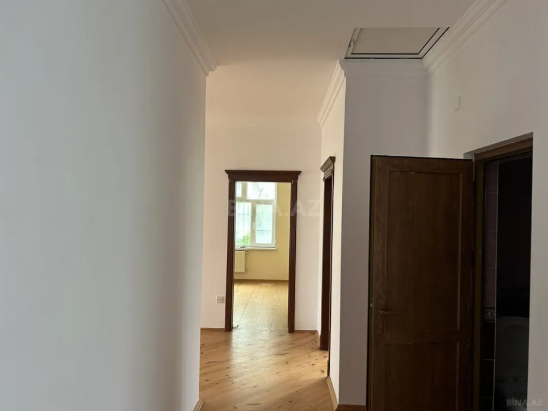 Satılır 6 otaqlı həyət evi 220 m²