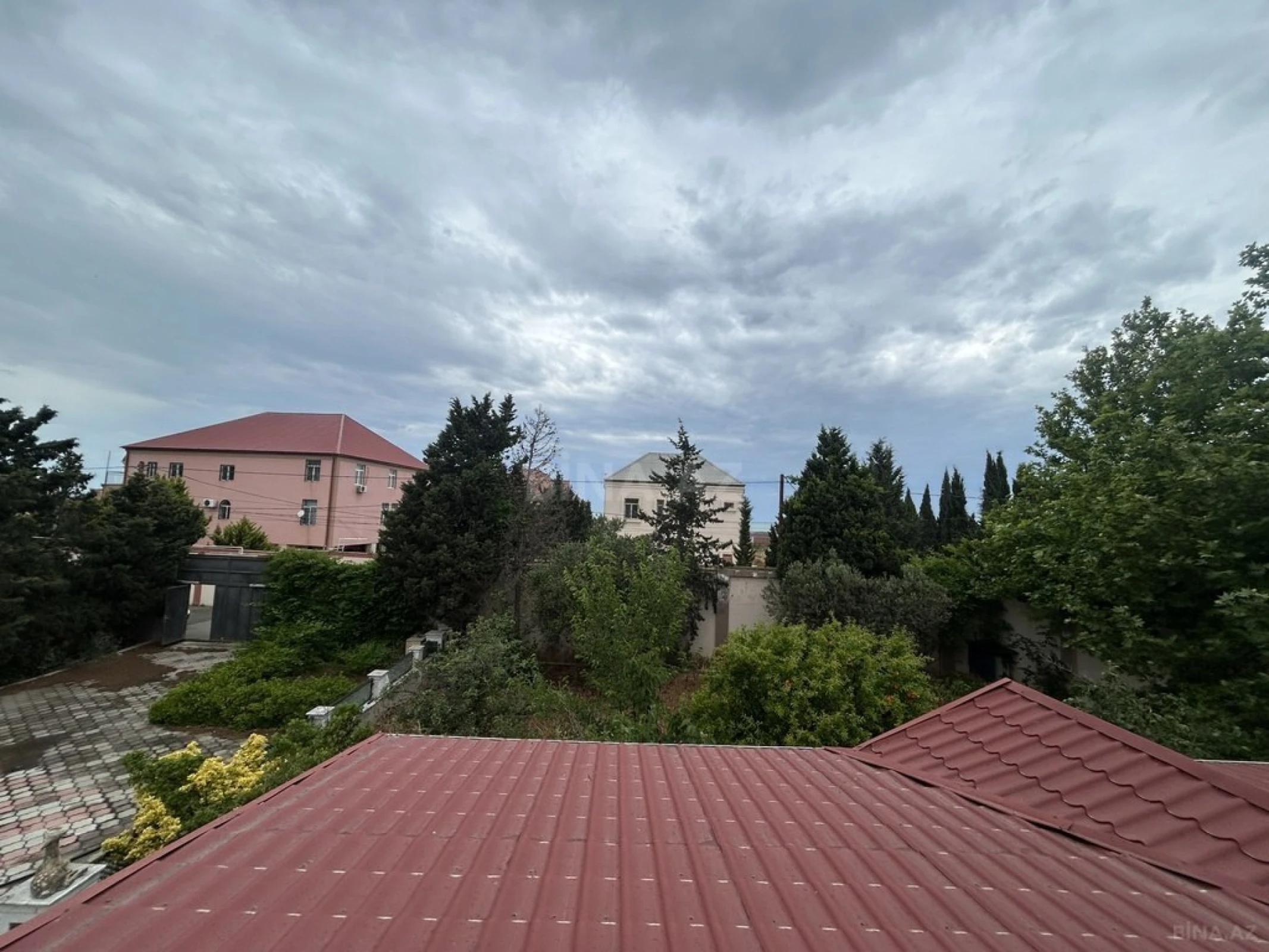 Satılır 6 otaqlı həyət evi 220 m²