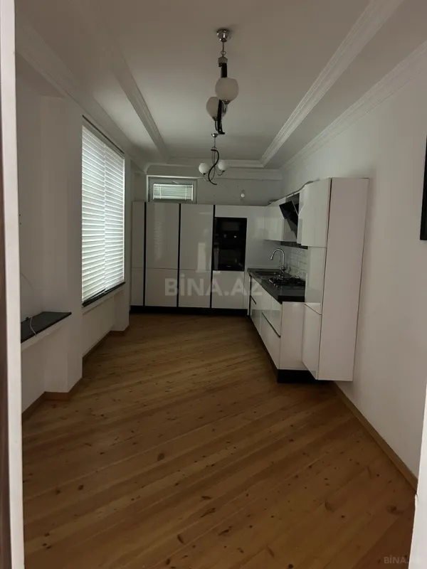 Satılır 6 otaqlı həyət evi 220 m²