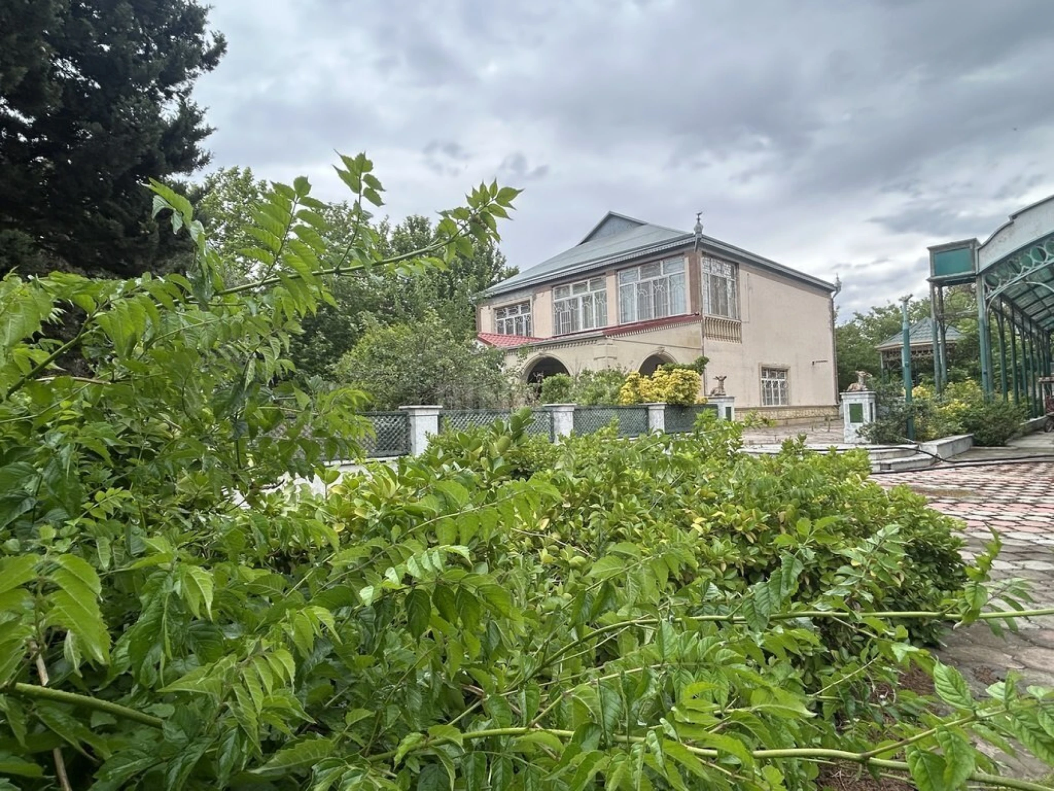 Satılır 6 otaqlı həyət evi 220 m²