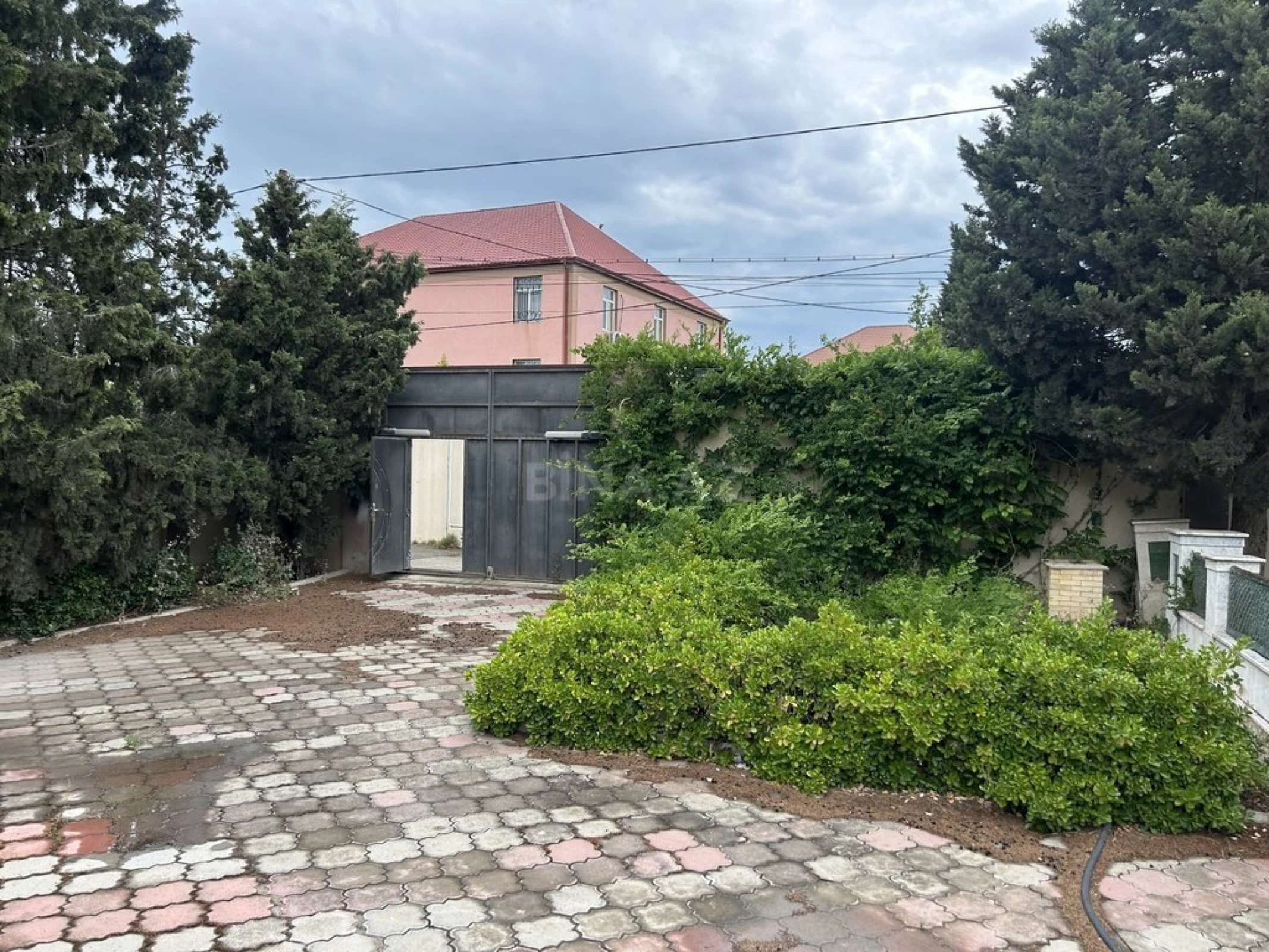 Satılır 6 otaqlı həyət evi 220 m²