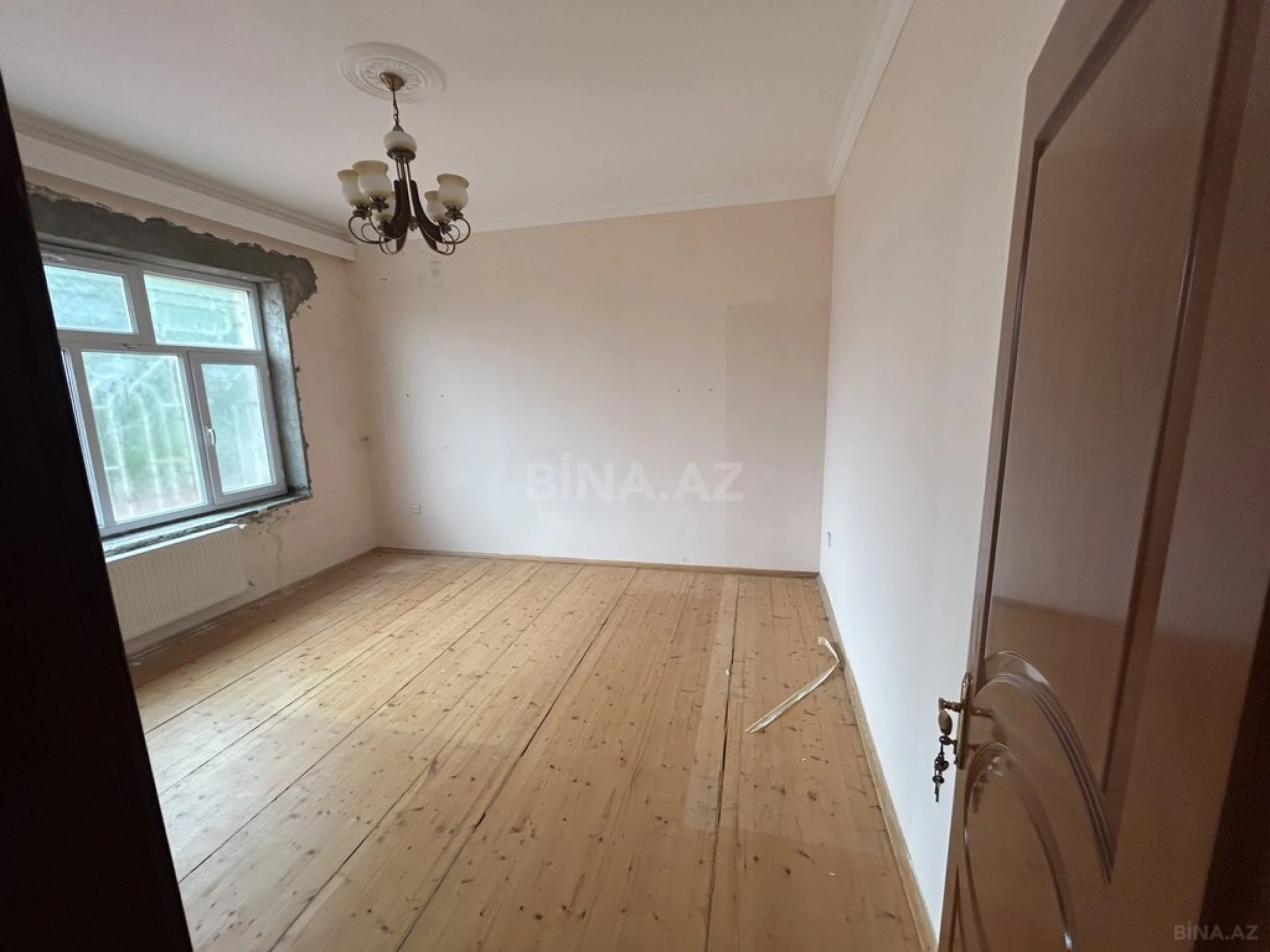 Satılır 6 otaqlı həyət evi 220 m²