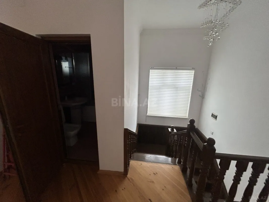 Satılır 6 otaqlı həyət evi 220 m²