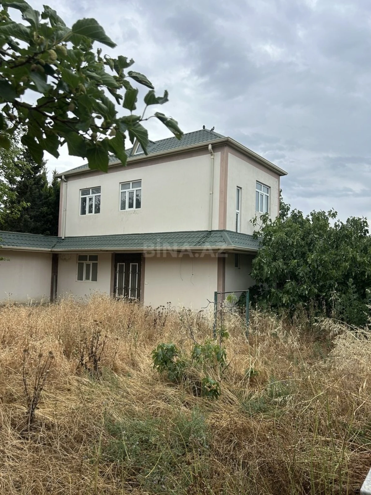 Satılır 6 otaqlı həyət evi 220 m²