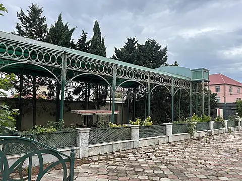 Satılır 6 otaqlı həyət evi 220 m²