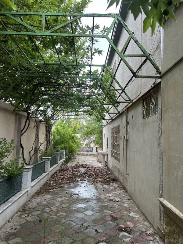 Satılır 6 otaqlı həyət evi 220 m²