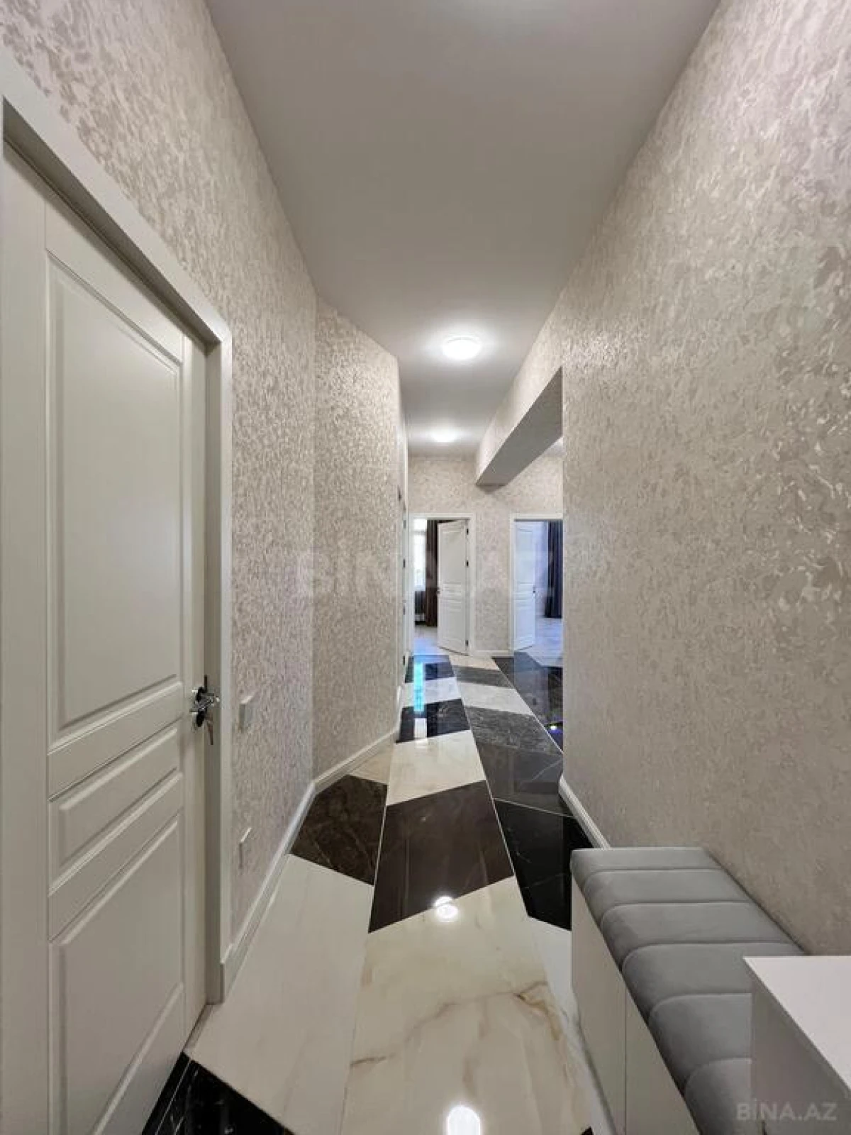 Satılır 3 otaqlı mənzil 117 m²