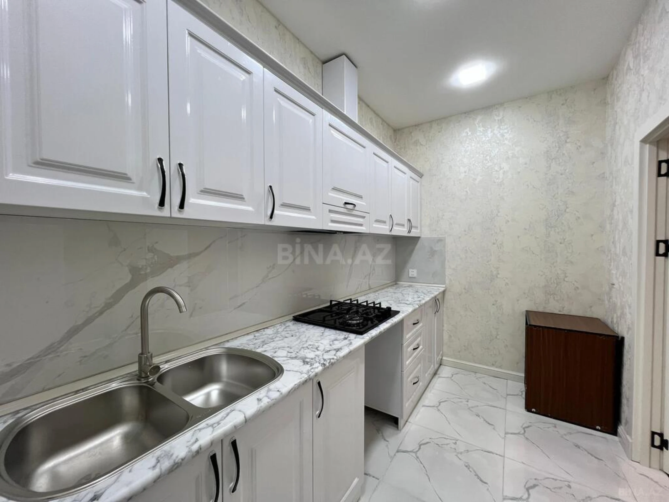 Satılır 3 otaqlı mənzil 117 m²