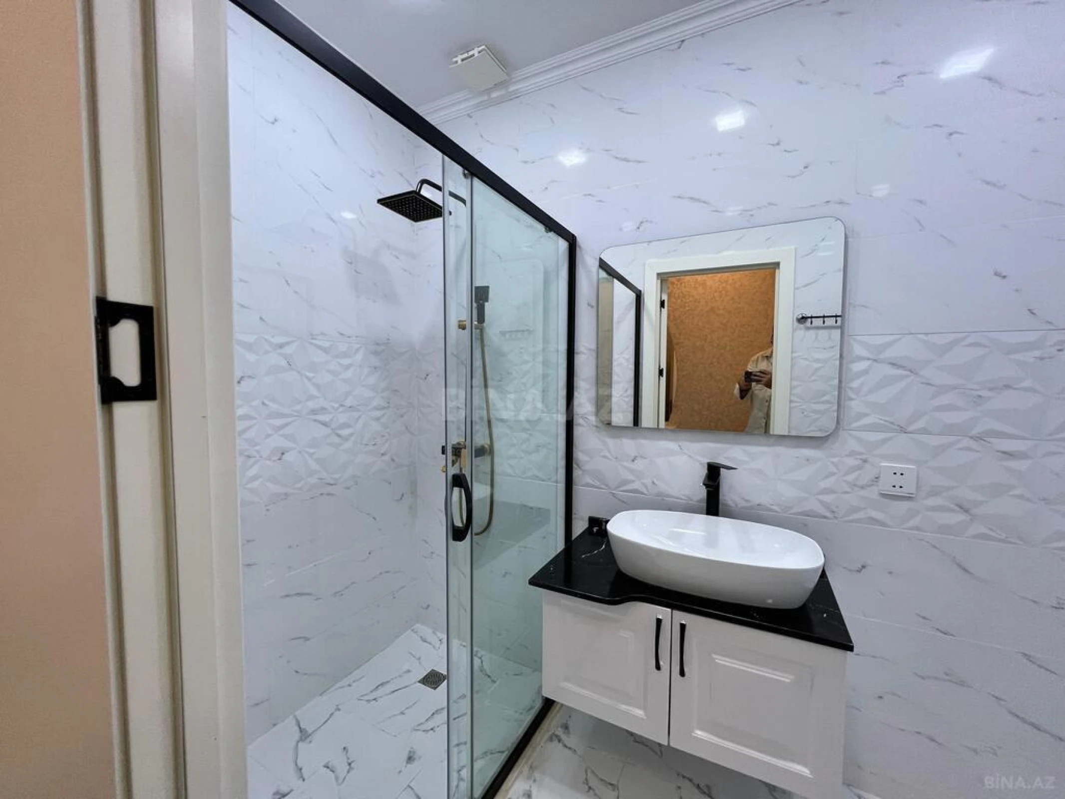 Satılır 3 otaqlı mənzil 117 m²