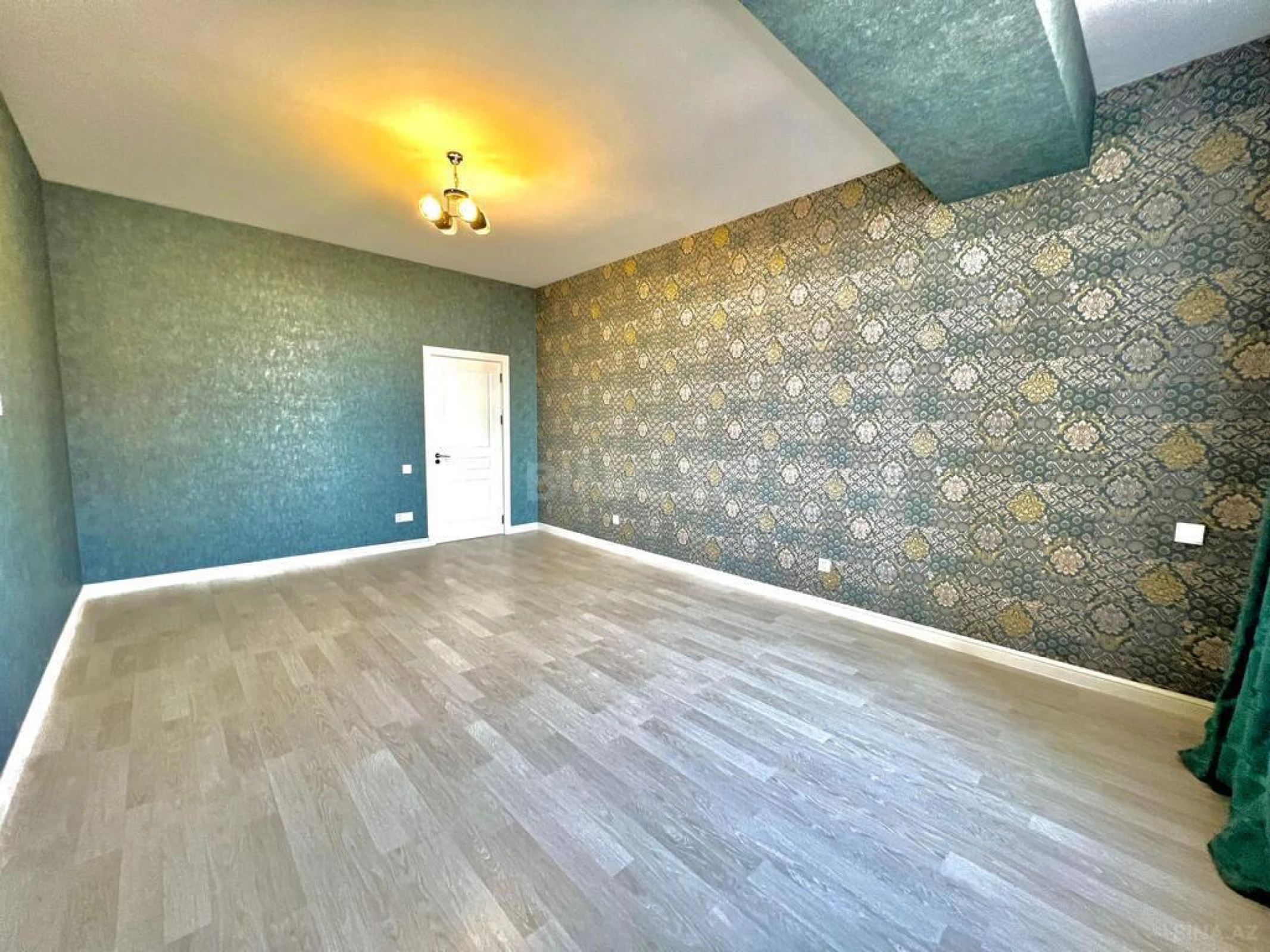 Satılır 3 otaqlı mənzil 117 m²