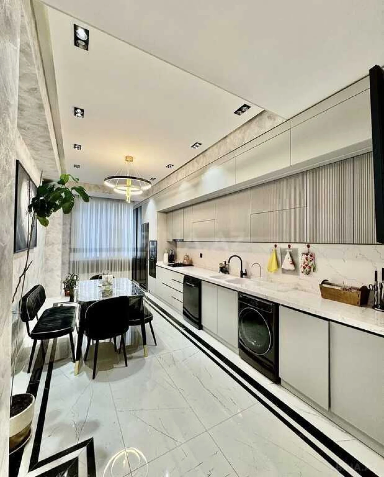 Satılır 3 otaqlı mənzil 110 m²