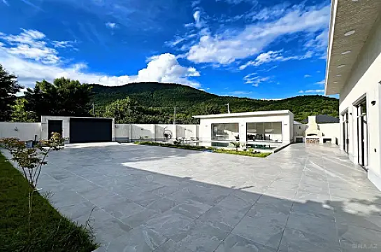 Kirayə verilir 4 otaqlı həyət evi 250 m² — Qəbələ 4 otaq 250.00 m²