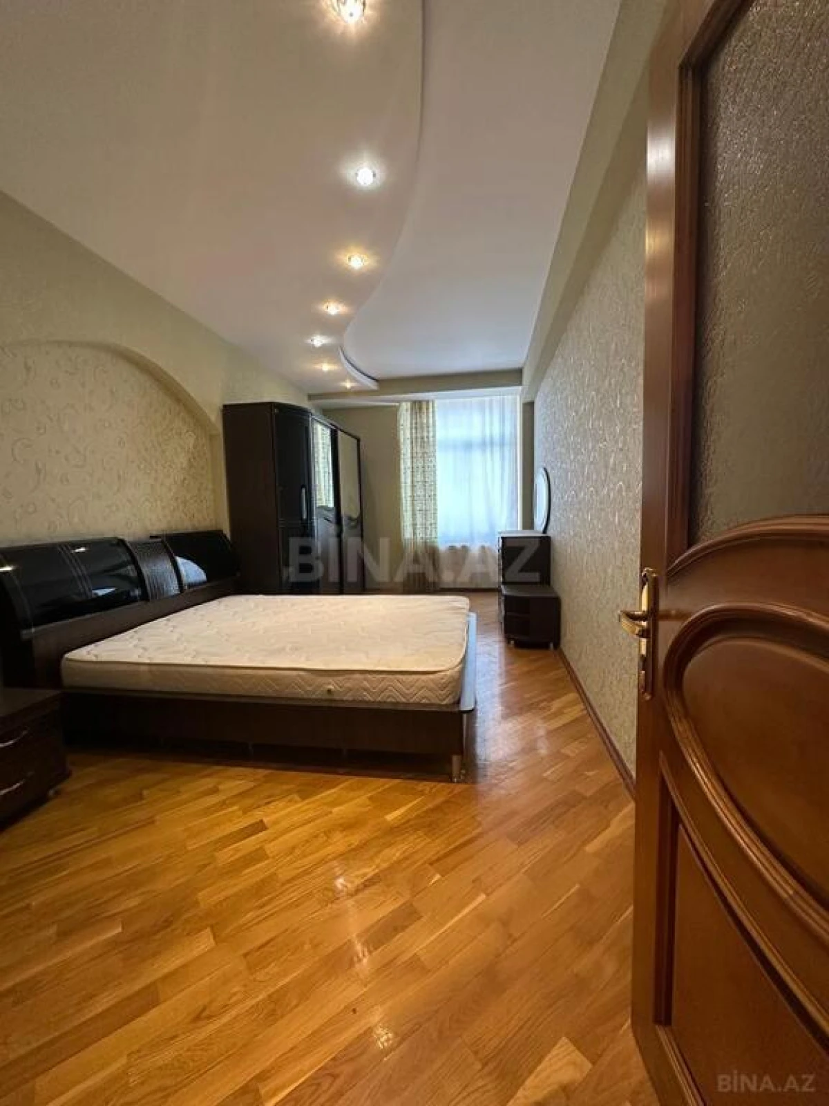 Satılır 2 otaqlı mənzil 97 m²