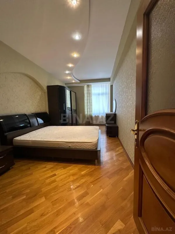 Satılır 2 otaqlı mənzil 97 m²