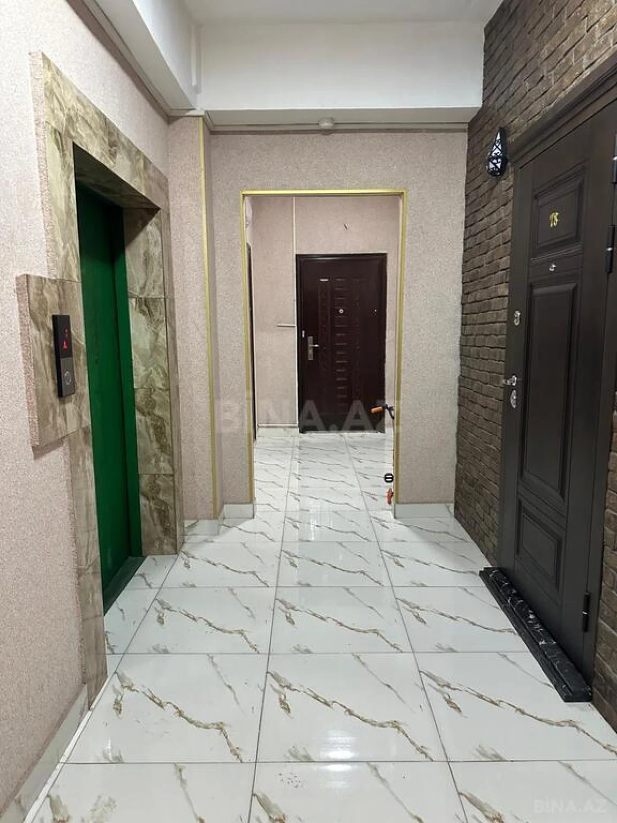 Satılır 2 otaqlı mənzil 97 m²