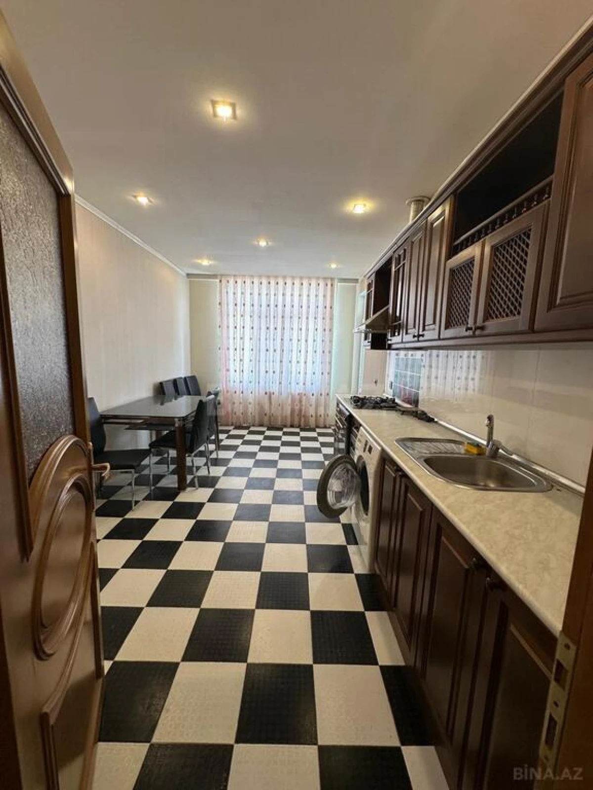 Satılır 2 otaqlı mənzil 97 m²