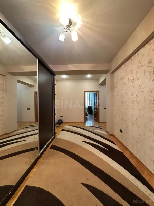 Satılır 2 otaqlı mənzil 97 m²