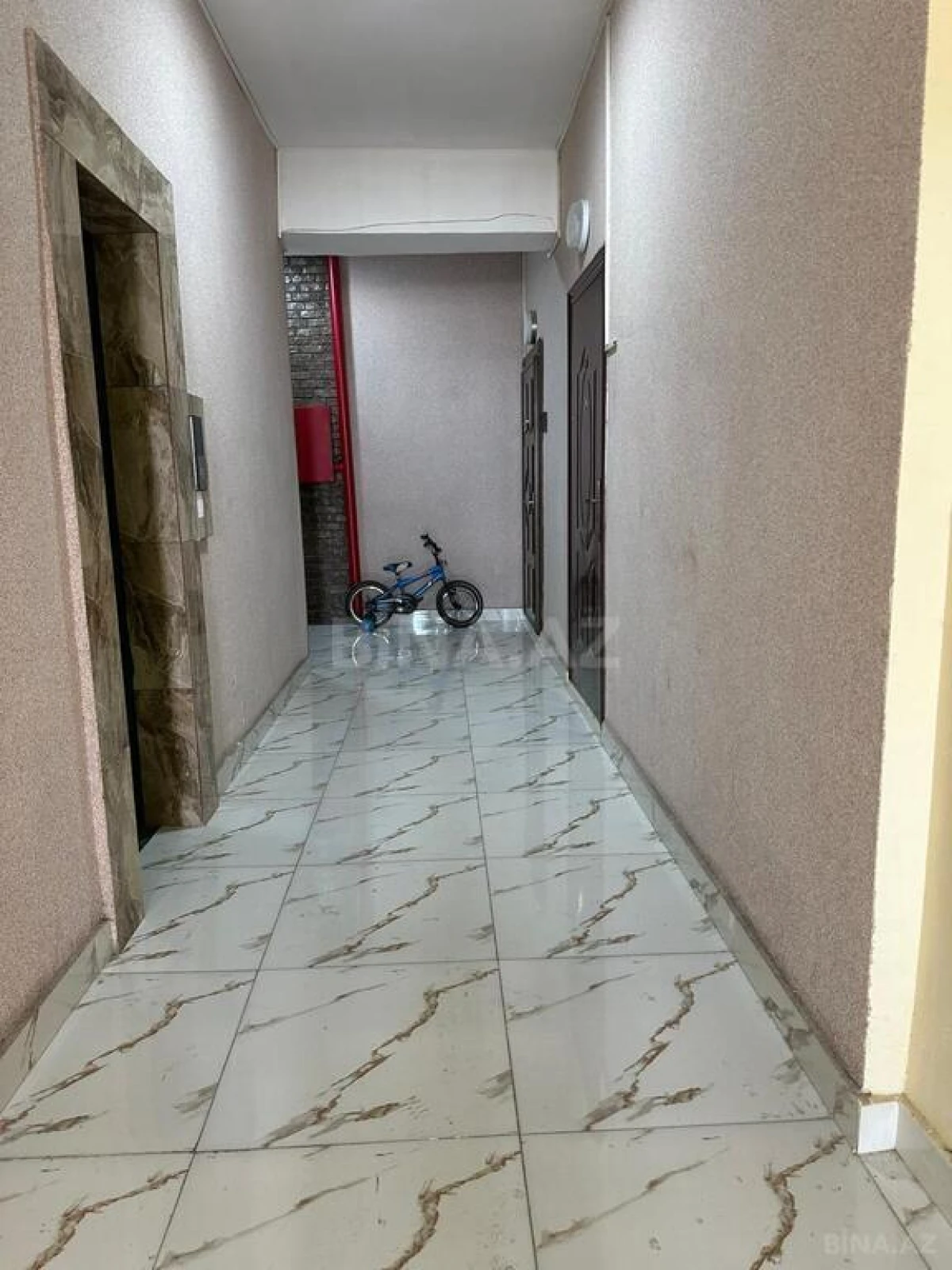 Satılır 2 otaqlı mənzil 97 m²