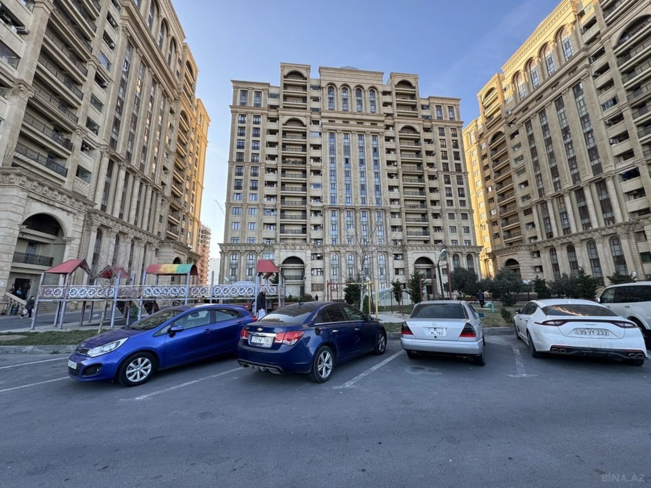 Kirayə verilir 2 otaqlı mənzil 79 m²