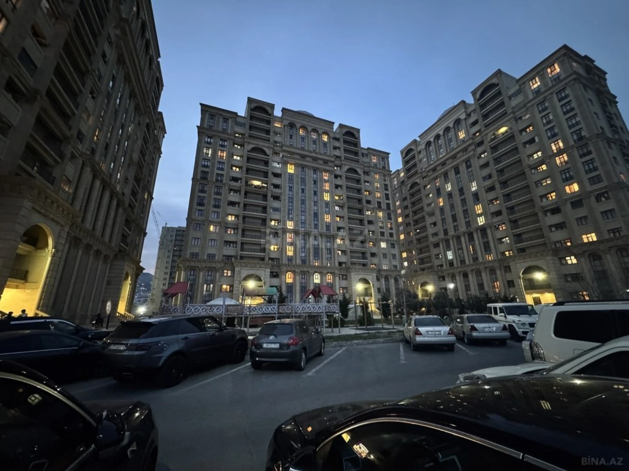 Kirayə verilir 2 otaqlı mənzil 79 m²