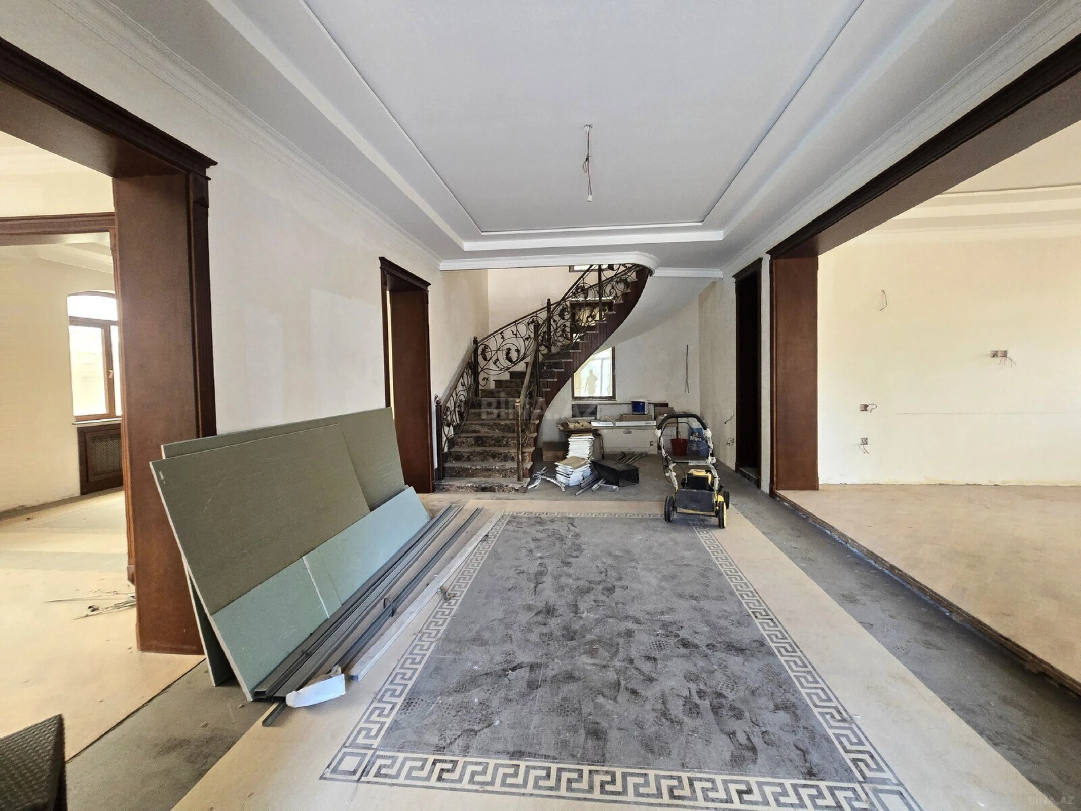 Satılır 6 otaqlı həyət evi 600 m²